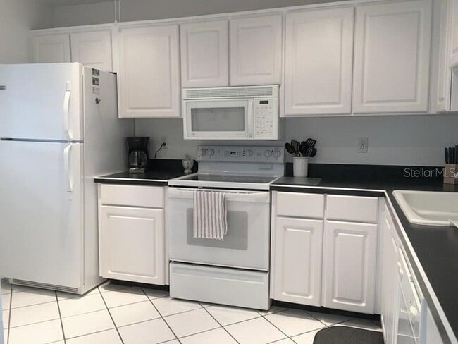 3660 Ironwood Cir, Unit 503M in Bradenton, FL - Building Photo - Building Photo