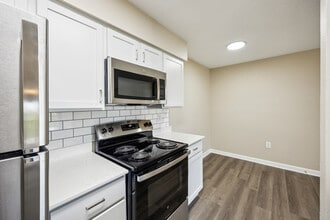 Sherwood Acres in Baton Rouge, LA - Foto de edificio - Building Photo