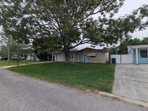 3549 Devonshire Dr in Holiday, FL - Building Photo - Building Photo