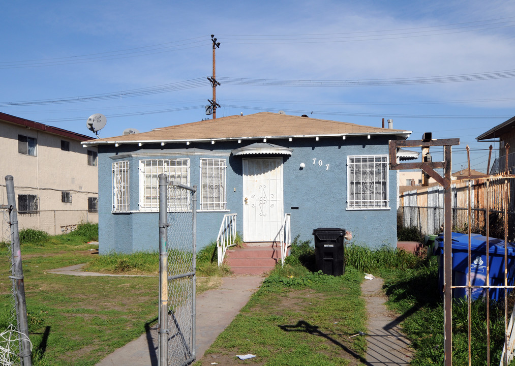 707 W 79th St in Los Angeles, CA - Building Photo