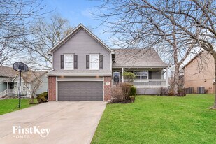 1708 Red Barn Rd in Raymore, MO - Building Photo