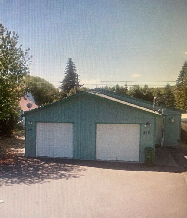 210 Prescott St in Klamath Falls, OR - Foto de edificio