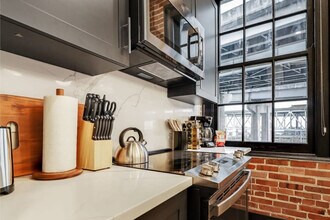 1148 S Peters St in New Orleans, LA - Building Photo - Building Photo