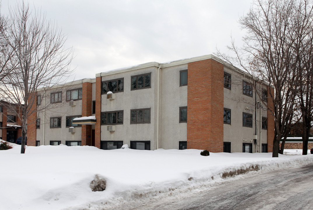 150 Island Park in Fridley, MN - Building Photo