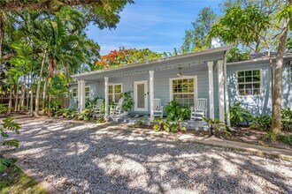 5023 SW 59th Ave in Miami, FL - Building Photo - Building Photo