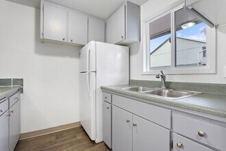 lot 12430 NE Glisan St in Portland, OR - Building Photo - Building Photo