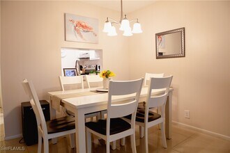 1724 Pine Valley Dr in Ft. Myers, FL - Foto de edificio - Building Photo