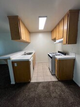 900 Susan Dr-Unit -19 in Delano, CA - Building Photo - Building Photo