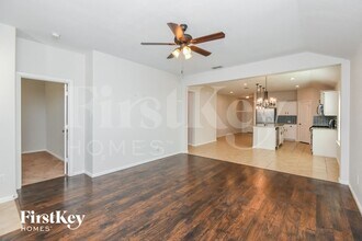 10117 Clemmons Rd in White Settlement, TX - Foto de edificio - Building Photo