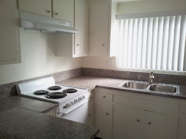 The Cliffs Apartments in Whittier, CA - Foto de edificio - Building Photo