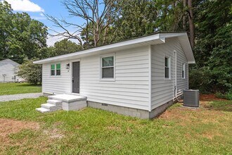 211 E Railroad Ave in Princeton, NC - Building Photo - Building Photo