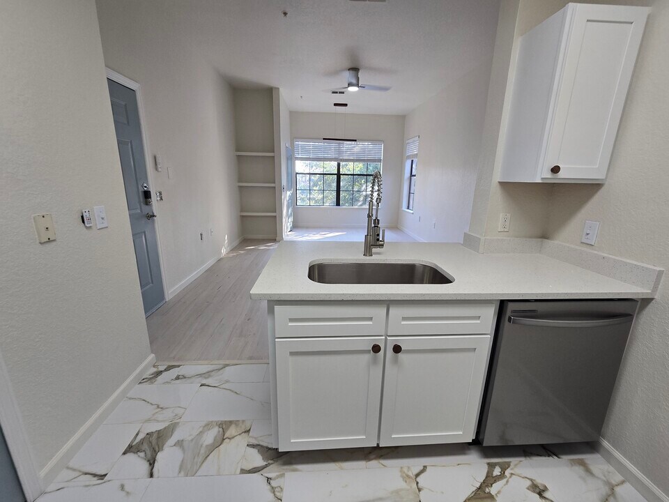 6137 Metrowest Blvd, Unit 6137 Metrowest Blvd. #308 in Orlando, FL - Building Photo