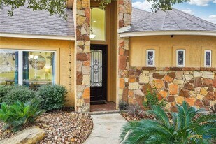 2622 Fairwood Dr in New Braunfels, TX - Building Photo