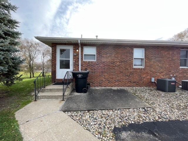 601 Rizek Dr-Unit -7A in North Liberty, IN - Building Photo