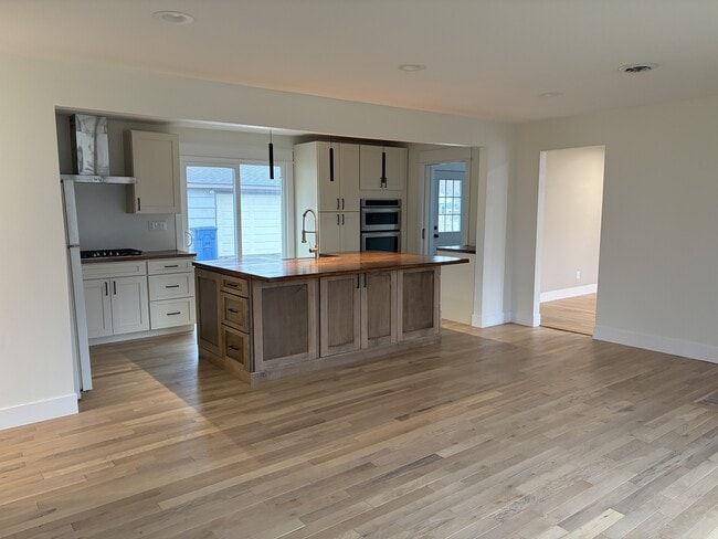 property at 7226 Thomas Ave S