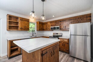 502 Cherokee Court in Perry, GA - Building Photo