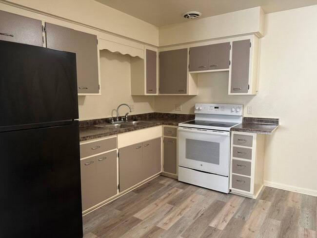 property at 4825 Lovell Ln