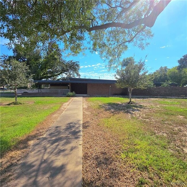 property at 21 West Dr