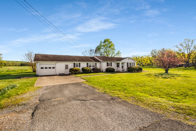 7172 Lascassas Pike in Lascassas, TN - Building Photo - Building Photo