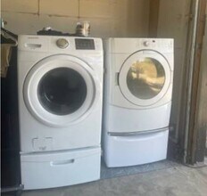 16840 Bell Ave, Unit 1 in Lake Elsinore, CA - Foto de edificio - Building Photo