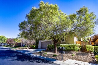 27 Gladewater Dr in Henderson, NV - Building Photo - Building Photo