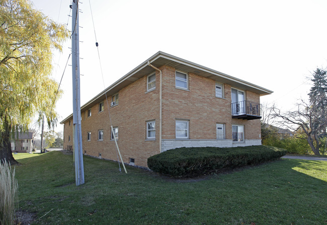 5350 N Lovers Lane Rd in Milwaukee, WI - Building Photo - Building Photo