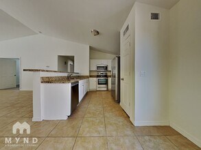 3005 N 89th Dr in Phoenix, AZ - Building Photo - Building Photo