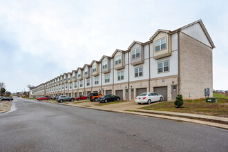 The Villas at Charleston Oaks in Clarksville, TN - Building Photo - Building Photo