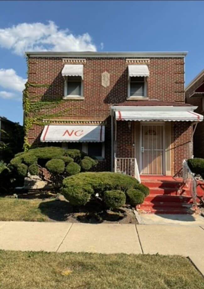 property at 10217 S Prairie Ave