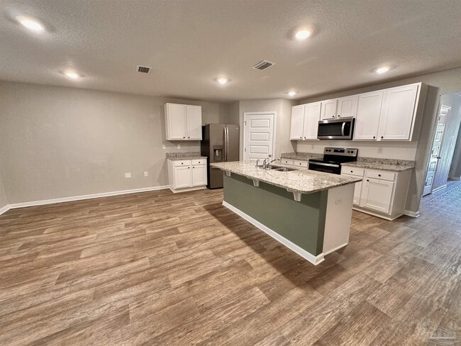 7404 Oak Lake Blvd in Bellview, FL - Building Photo - Building Photo