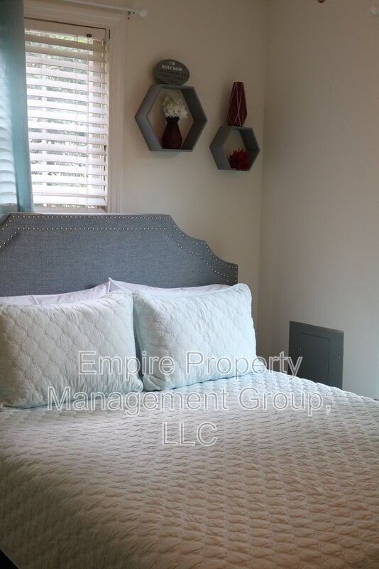 property at 2208 Kingswood Dr
