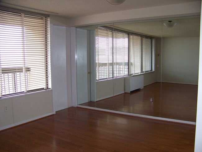 3705 S George Mason Dr, Unit Skyline in Falls Church, VA - Foto de edificio - Building Photo