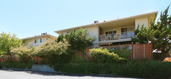 Riviera Apartments in San Rafael, CA - Building Photo - Building Photo