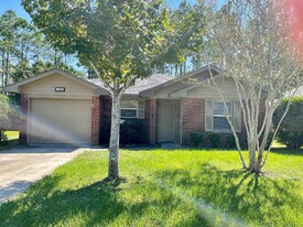 652 Carrier Dr in Pensacola, FL - Building Photo