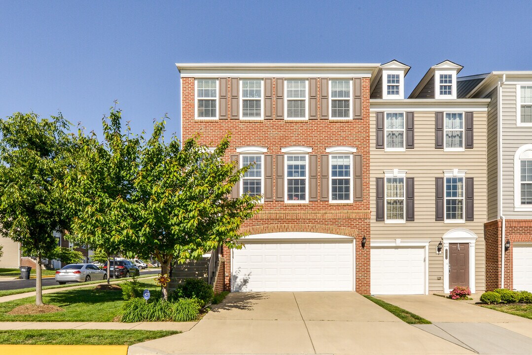 22270 Blackmar Terrace in Ashburn, VA - Building Photo