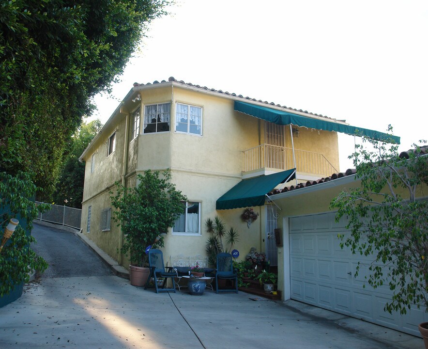 1323 Miller Dr in Los Angeles, CA - Building Photo