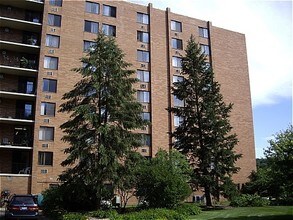 Crosstown Parkway in Kalamazoo, MI - Building Photo - Other