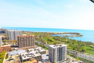 655 W Irving Park Rd in Chicago, IL - Building Photo - Building Photo