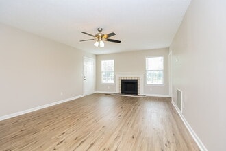 102 Prospect Ct in La Vergne, TN - Building Photo - Building Photo