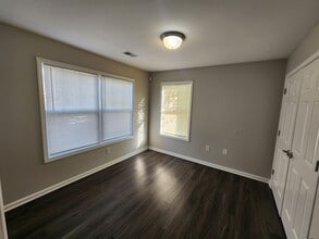 3802 Falcon Crest Dr in Louisville, KY - Building Photo - Building Photo
