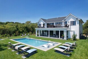 12 S Elroy Dr in Montauk, NY - Building Photo