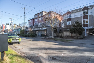 4418 Meridian Ave N in Seattle, WA - Foto de edificio - Building Photo