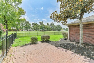 7718 Trophy Pl Dr in Humble, TX - Building Photo - Building Photo