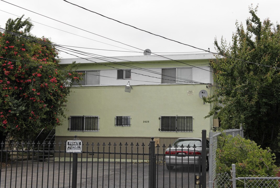 2023 80th Ave in Oakland, CA - Foto de edificio