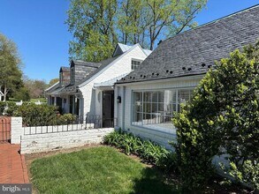 11 Chatham Heights Rd in Fredericksburg, VA - Building Photo - Building Photo