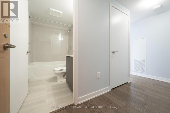 11-4111 Wellesley St W in Toronto, ON - Building Photo - Building Photo