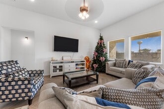 11918 Autumn Leaf Dr in Mont Belvieu, TX - Building Photo - Building Photo