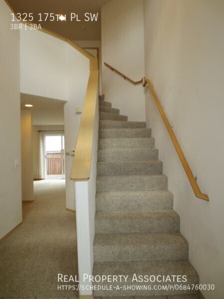 1325 175th Pl SW in Lynnwood, WA - Building Photo - Building Photo