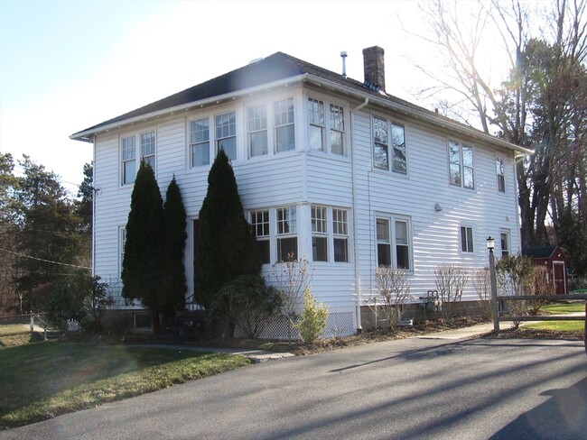 8 Washington St-Unit -A in Millbury, MA - Building Photo - Building Photo