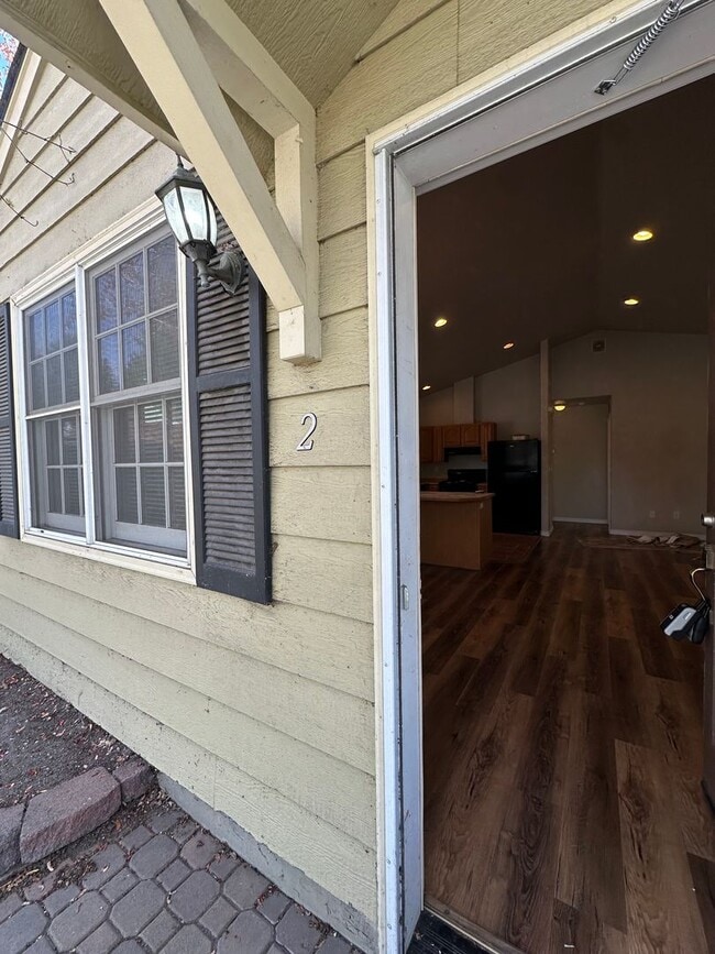 245 NW Tumalo Ave in Bend, OR - Building Photo - Building Photo